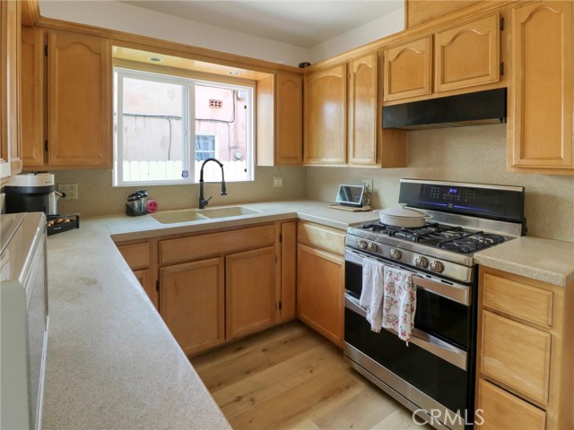 5960 Lime Avenue, Long Beach CA: https://media.crmls.org/medias/59a1f74e-9c48-4908-add4-6f5de6163a87.jpg