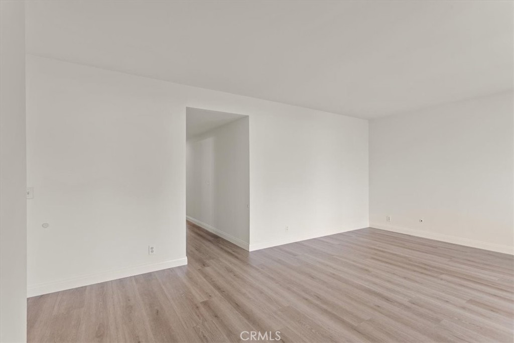 https://media.crmls.org/medias/59a27de5-546b-4526-95fc-8b37418e81c6.jpg?preset=X-Large