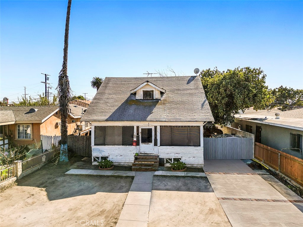 2046 East 76th St, Los Angeles, CA 90001