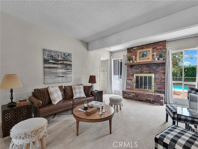 Detail Gallery Image 4 of 32 For 9952 Noble Ave, –,  CA 91345 - 4 Beds | 2 Baths