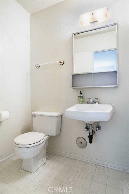 Detail Gallery Image 23 of 41 For 10091 Beverly Dr, Huntington Beach,  CA 92646 - 5 Beds | 2/1 Baths