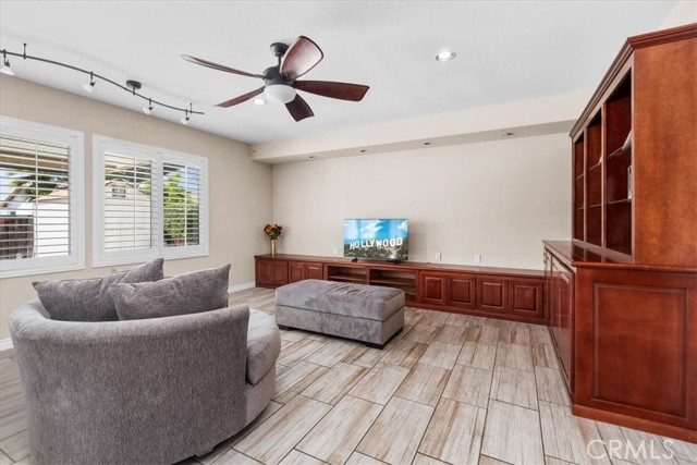 Detail Gallery Image 8 of 28 For 27109 Woodglen Ln, Moreno Valley,  CA 92555 - 4 Beds | 3 Baths