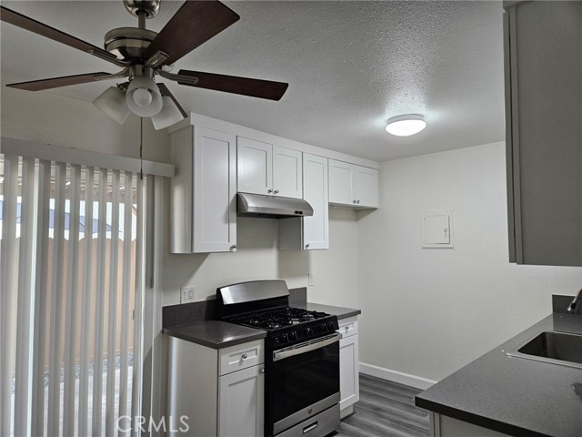 Detail Gallery Image 6 of 9 For 3523 W Del Monte #4,  Anaheim,  CA 92804 - 2 Beds | 1/1 Baths