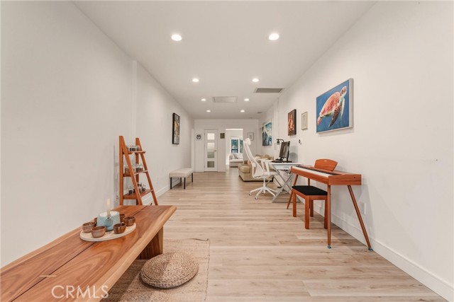 Detail Gallery Image 11 of 23 For 4417 Mcnab Ave, Lakewood,  CA 90713 - 3 Beds | 2/1 Baths