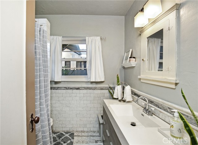 404 N Vinedo Avenue, Pasadena CA: https://media.crmls.org/medias/59a5a130-8f24-47cb-bcc3-0e7e51f23c9a.jpg