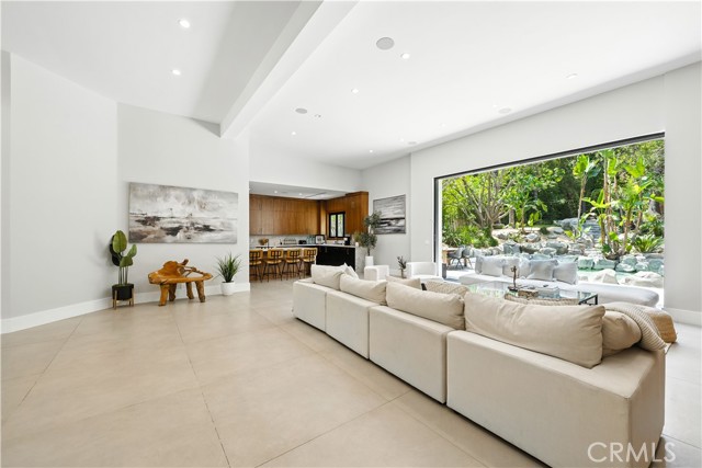 4609 Louise Avenue, Encino CA: https://media.crmls.org/medias/59a73928-d271-4ed3-9705-e74b0f69ee9a.jpg
