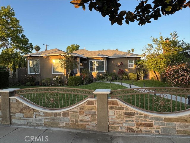 Detail Gallery Image 2 of 23 For 812 N Dickel St, Anaheim,  CA 92805 - 2 Beds | 2 Baths