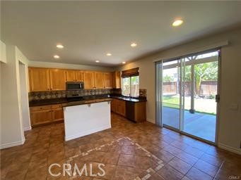 Detail Gallery Image 6 of 40 For 7069 Misty Meadow, Corona,  CA 92880 - 5 Beds | 3 Baths