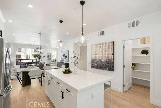 608 Malibu, Costa Mesa CA: https://media.crmls.org/medias/59a9d81e-233a-4f06-ac54-05a8f3d73d44.jpg