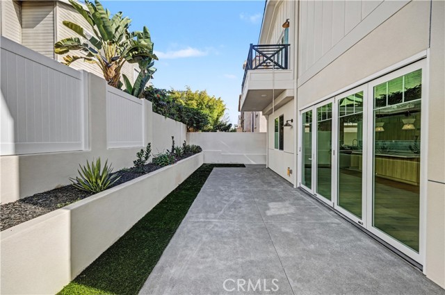 Detail Gallery Image 24 of 29 For 2205 Marshalfield #B,  Redondo Beach,  CA 90278 - 4 Beds | 3/1 Baths