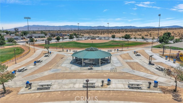 Detail Gallery Image 5 of 61 For 11347 Topaz Rd, Victorville,  CA 92392 - 4 Beds | 2 Baths