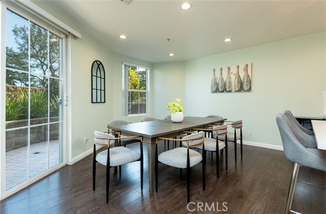 Detail Gallery Image 8 of 43 For 3960 Pennsylvania Ave #107,  La Crescenta,  CA 91214 - 3 Beds | 2/1 Baths