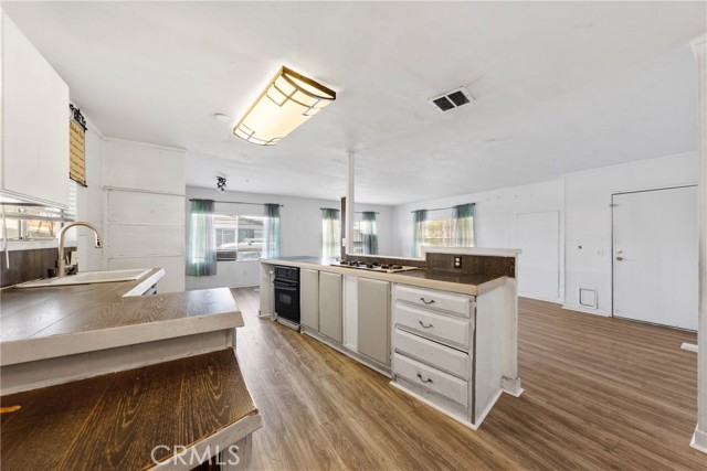 1455 S State Street, Hemet CA: https://media.crmls.org/medias/59af68ac-d2ac-4e14-964b-1c9a0aa44983.jpg