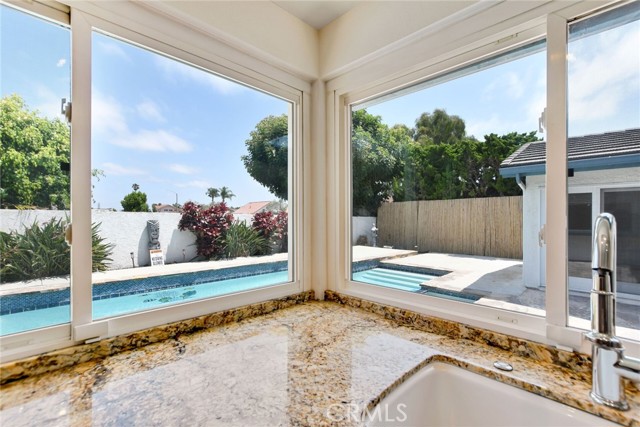 Detail Gallery Image 7 of 39 For 9561 Rockpoint Dr, Huntington Beach,  CA 92646 - 4 Beds | 2 Baths