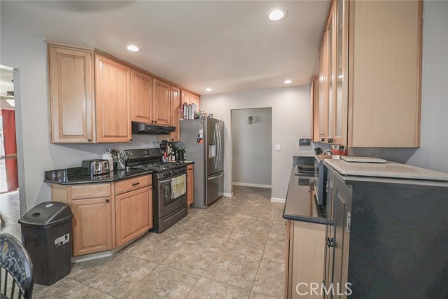543 E Hopkins Avenue, Fresno CA: https://media.crmls.org/medias/59b07260-a5ba-489e-a98d-d0ab1aed95e0.jpg