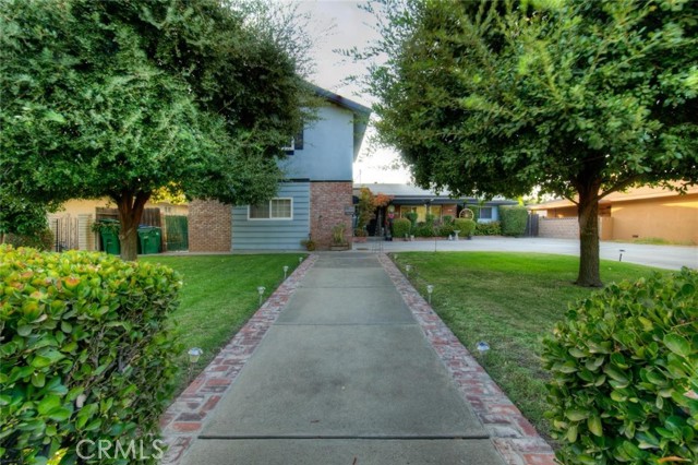 918 S Sunnyside Avenue, Fresno CA: https://media.crmls.org/medias/59b10872-4551-412e-8014-d4de556e82ff.jpg