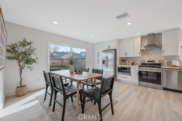 Detail Gallery Image 17 of 43 For 21140 Winterset Dr, Saugus,  CA 91350 - 4 Beds | 2 Baths