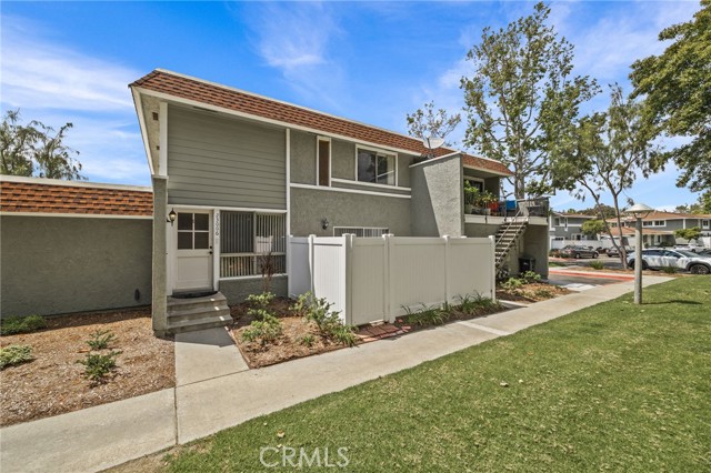 23006 Via Cereza, Mission Viejo CA: https://media.crmls.org/medias/59b28703-2edd-4053-a45e-a2c9caf6d47d.jpg