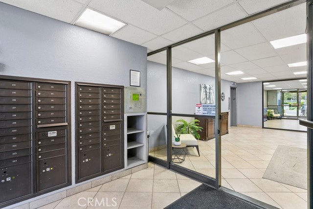 12400 Montecito Road, Seal Beach CA: https://media.crmls.org/medias/59b2ebf7-2854-4016-a061-342acb5d1308.jpg