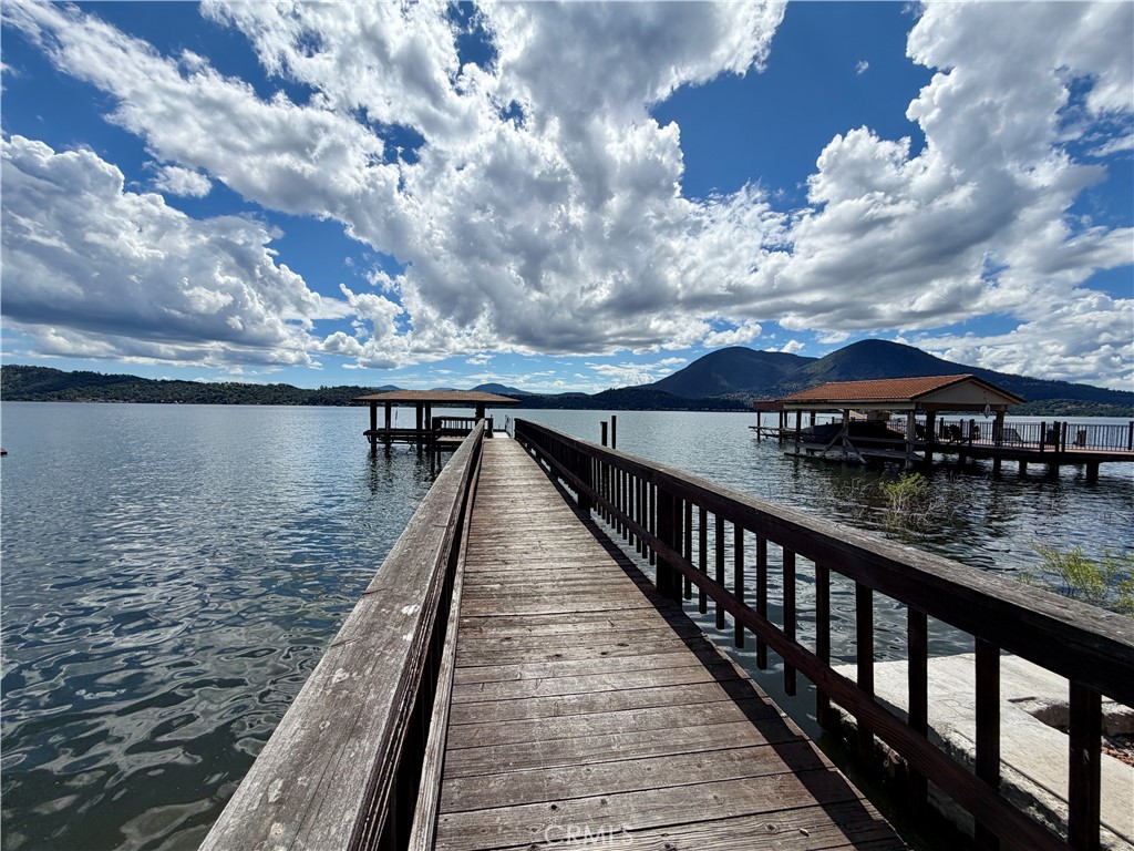 https://media.crmls.org/medias/59b43cbd-5563-47c8-8411-de77235fd1c9.jpg?preset=X-Large