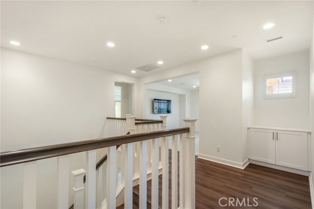 731 E Orange Blossom Way, Azusa CA: https://media.crmls.org/medias/59b51e6d-4e20-4700-802d-9223c1560665.jpg