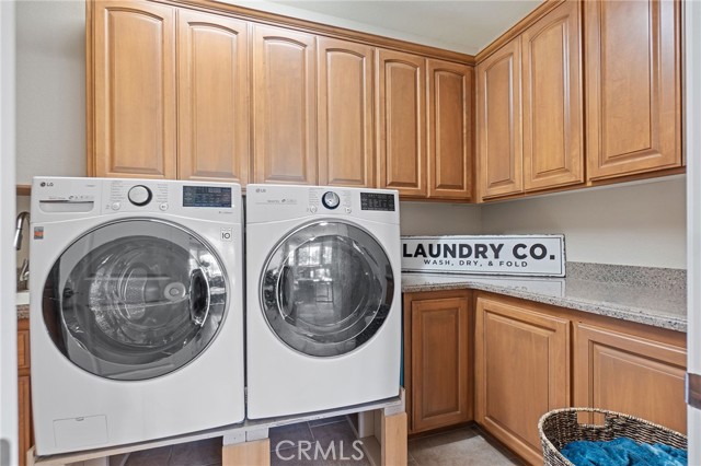 Detail Gallery Image 20 of 73 For 14260 Chinook Rd, Apple Valley,  CA 92307 - 5 Beds | 5/3 Baths