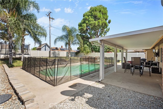19692 Rowan Avenue, Rialto CA: https://media.crmls.org/medias/59b63e57-3409-41dc-98ab-8005f49a53e8.jpg