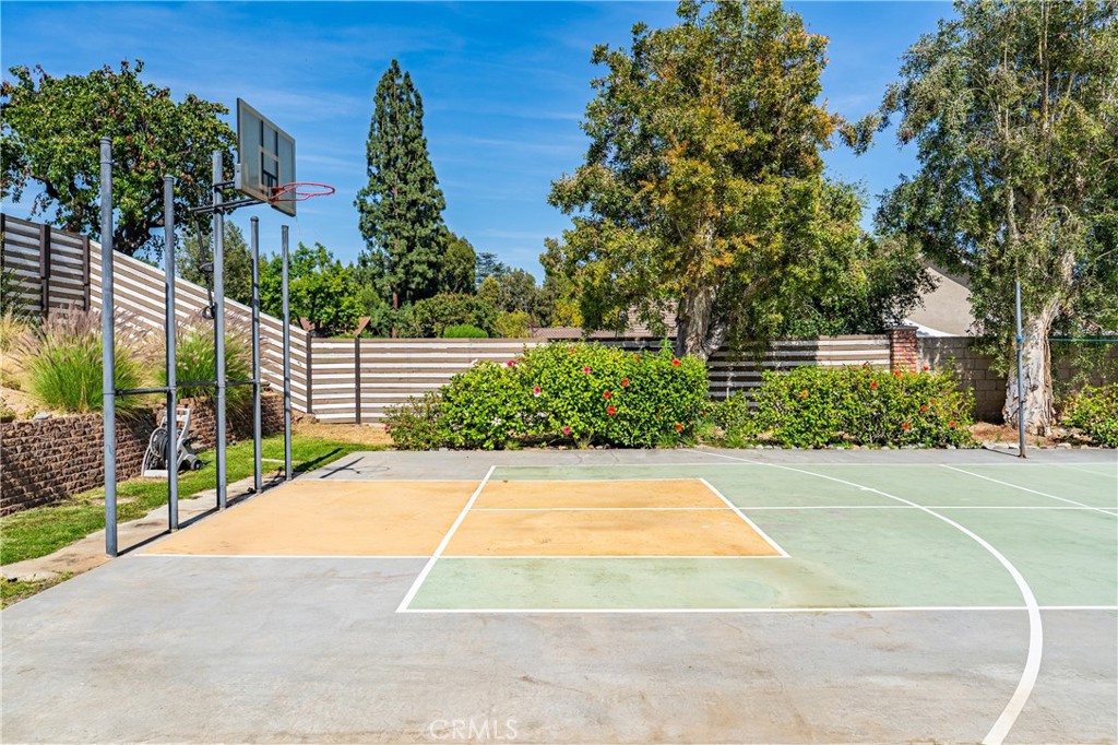 https://media.crmls.org/medias/59b82337-542c-4495-8785-9a9d49f43ade.jpg?preset=X-Large