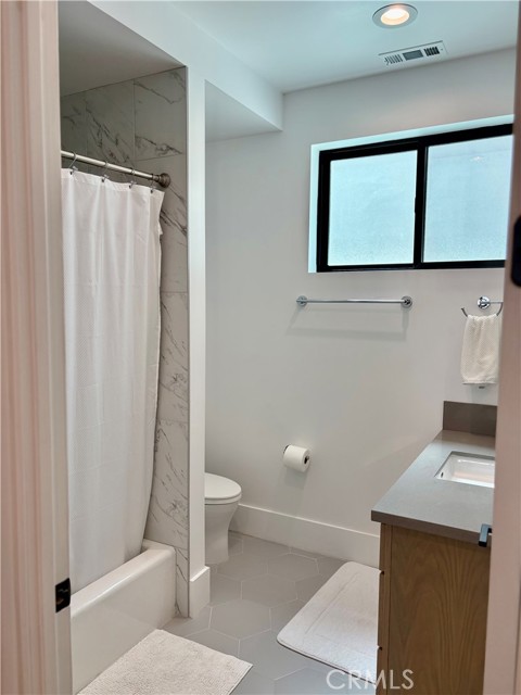 Detail Gallery Image 33 of 43 For 2621 Gates Ave #B,  Redondo Beach,  CA 90278 - 4 Beds | 3 Baths