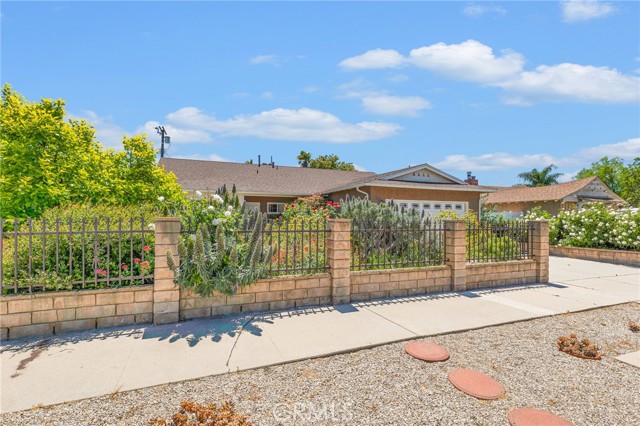 Detail Gallery Image 3 of 42 For 16640 Blackhawk St, Granada Hills,  CA 91344 - 3 Beds | 2 Baths