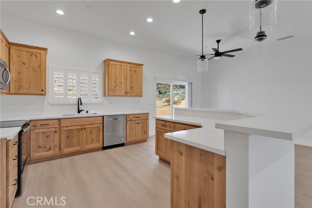 Detail Gallery Image 7 of 24 For 15575 Desert Star, Apple Valley,  CA 92307 - 4 Beds | 2 Baths