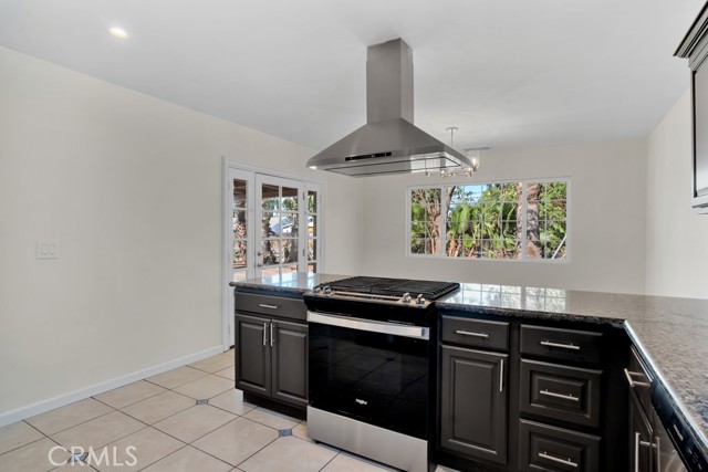 Detail Gallery Image 5 of 26 For 7635 Fallbrook Ave, West Hills,  CA 91304 - 4 Beds | 3 Baths