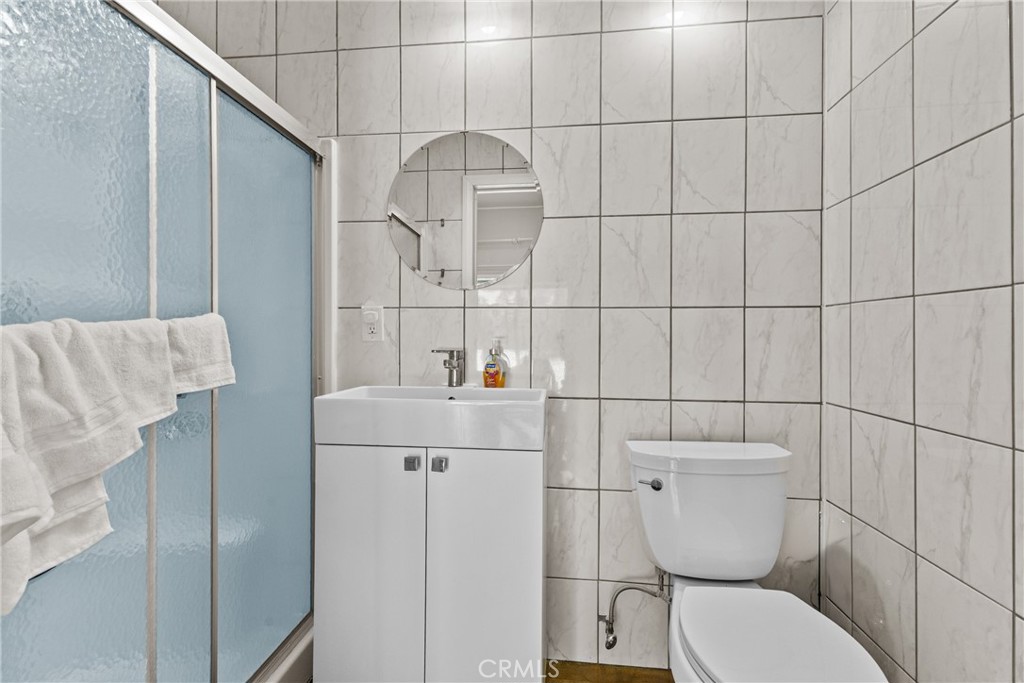 https://media.crmls.org/medias/59bbdf9d-781d-4582-a1fd-4da84489f7cc.jpg?preset=X-Large