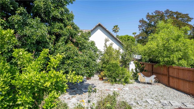 17533 Raymer Street, Sherwood Forest CA: https://media.crmls.org/medias/59bc2e0c-7286-4b23-bb97-694854764cda.jpg