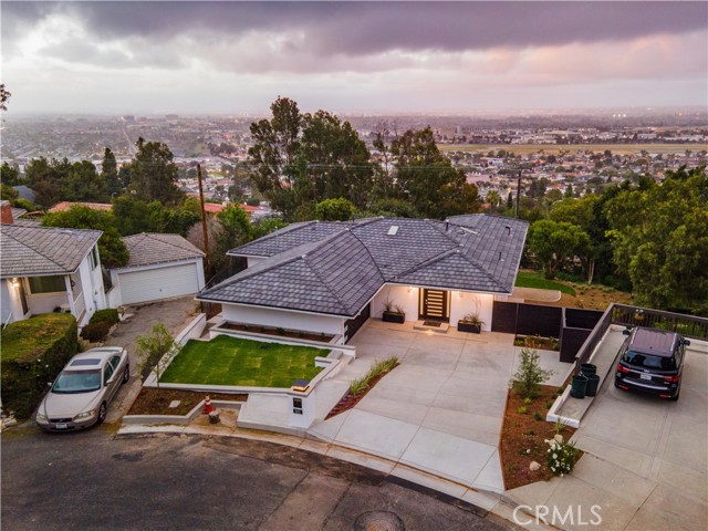 4425 Lucera Circle, Palos Verdes Estates, California 90274, 4 Bedrooms Bedrooms, ,3 BathroomsBathrooms,Residential,Sold,Lucera,PV22074214