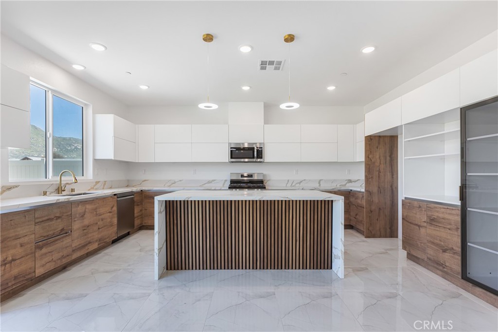 MLS #IV25219016 image #11