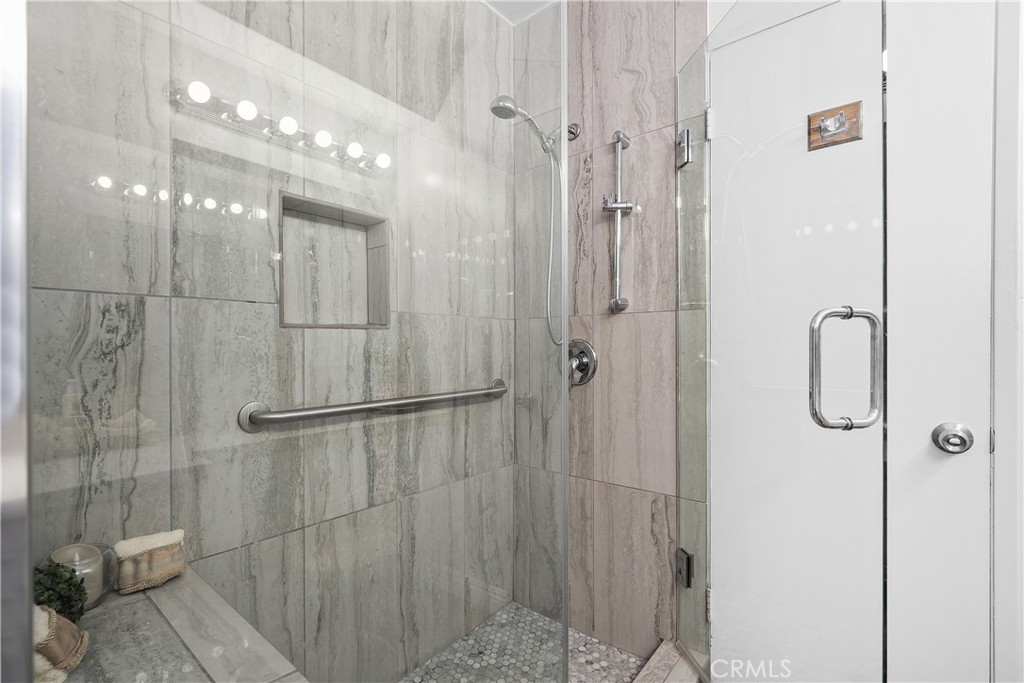 https://media.crmls.org/medias/59bd2b9d-3bed-407d-b13e-abc21acef60a.jpg?preset=X-Large