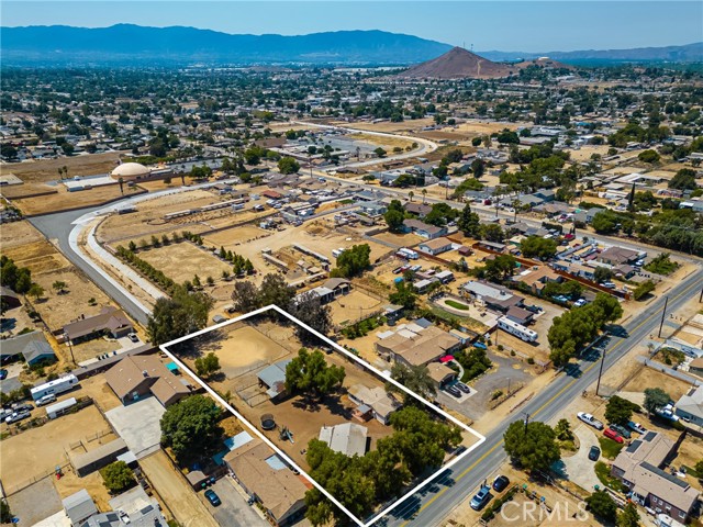 1014 7th Street, Norco CA: https://media.crmls.org/medias/59bdf28c-ea35-4d39-901e-a59d647bde63.jpg