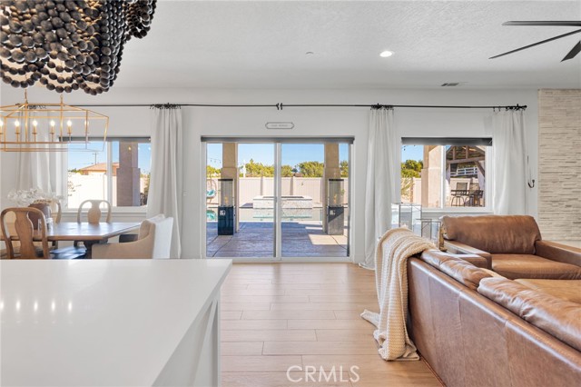 Detail Gallery Image 18 of 71 For 8357 Macron, Oak Hills,  CA 92344 - 4 Beds | 3 Baths