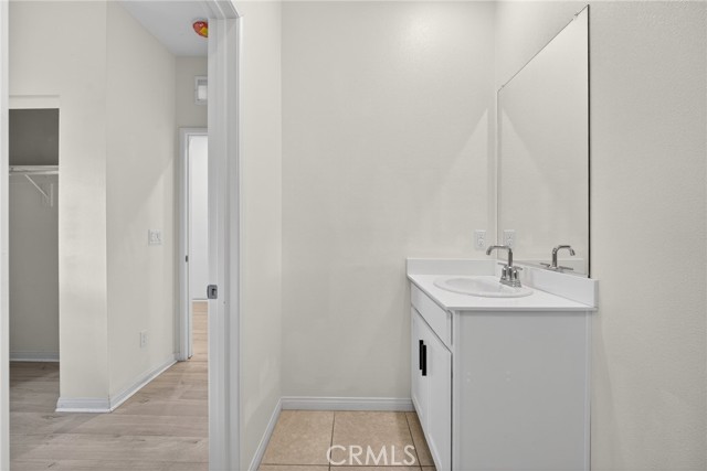 Detail Gallery Image 8 of 55 For 8405 N Fusion, Northridge,  CA 91325 - 4 Beds | 4 Baths