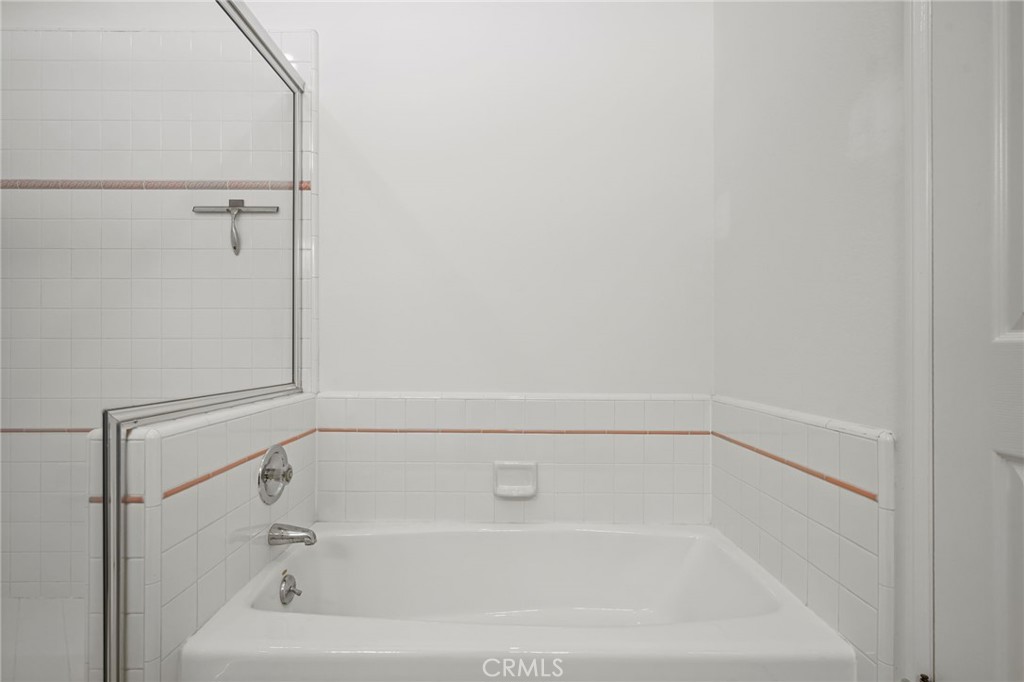 https://media.crmls.org/medias/59be845a-3582-46a9-903e-207efc41ae7f.jpg?preset=X-Large