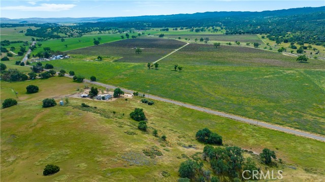 Detail Gallery Image 12 of 41 For 70331 Vineyard Canyon Rd., Parkfield,  CA 93451 - 4 Beds | 2 Baths