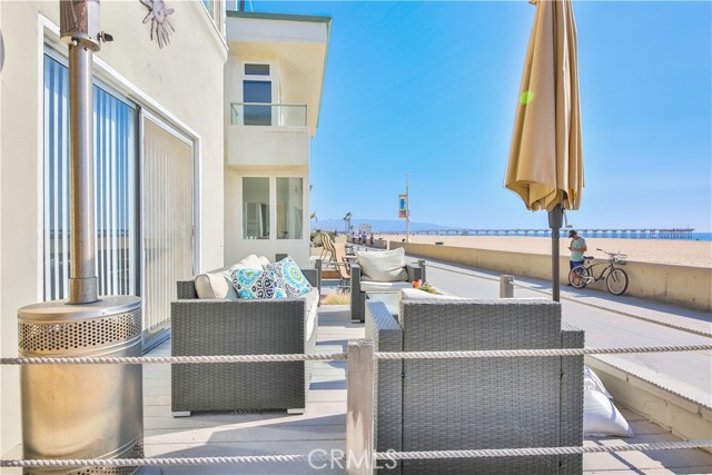 Detail Gallery Image 4 of 26 For 1614 the Strand, Hermosa Beach,  CA 90254 - 4 Beds | 4 Baths