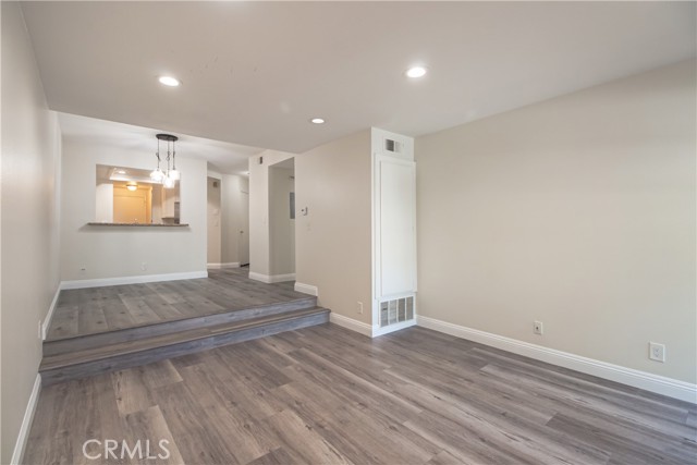 Detail Gallery Image 3 of 10 For 6618 Clybourn #109,  North Hollywood,  CA 91606 - 2 Beds | 2 Baths