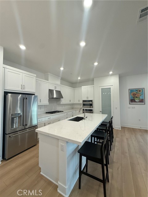 Detail Gallery Image 2 of 9 For 422 Clipper, Irvine,  CA 92618 - 5 Beds | 4/2 Baths