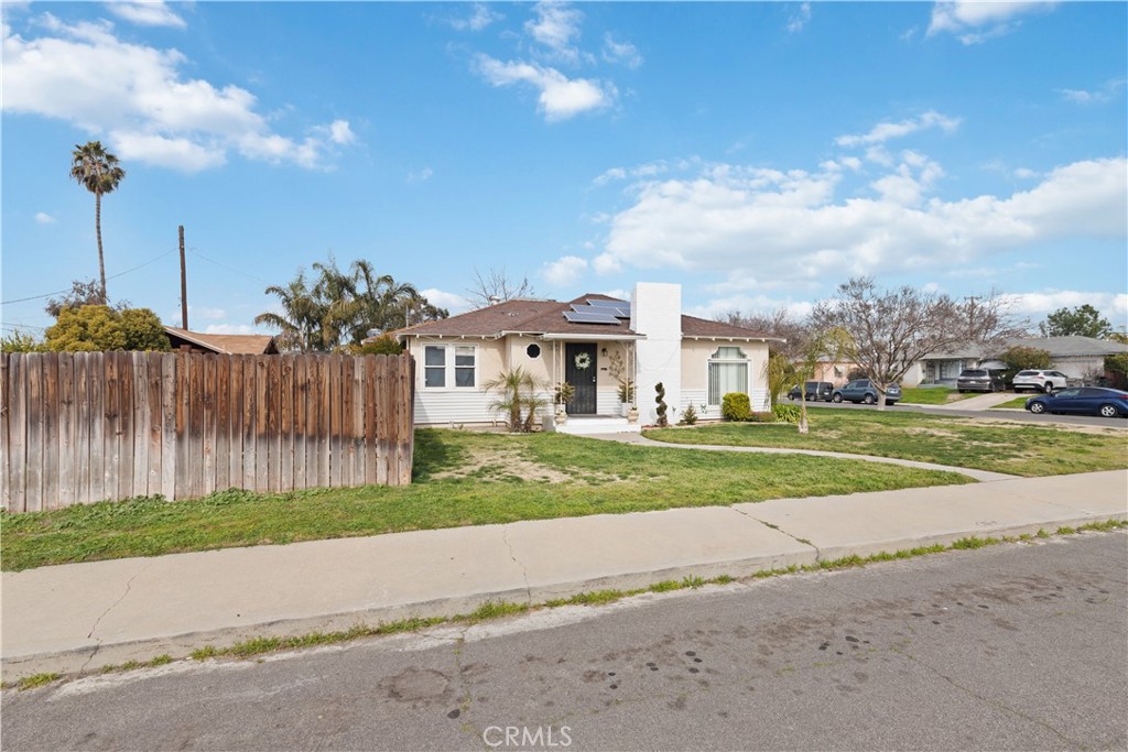 3493 E Joyce Drive, Fresno, CA 93703