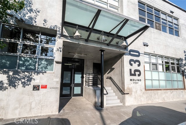 530 Molino Street, Los Angeles CA: https://media.crmls.org/medias/59c2bcfc-f282-4d13-be0f-964857a5ef94.jpg