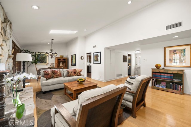 Detail Gallery Image 7 of 24 For 5835 Fairhaven, Woodland Hills,  CA 91367 - 4 Beds | 2 Baths