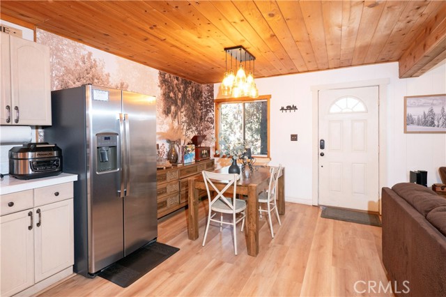 Detail Gallery Image 12 of 46 For 108 E Rainbow Bld, Big Bear City,  CA 92314 - 4 Beds | 1/1 Baths