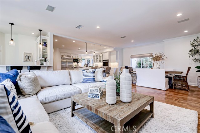 Detail Gallery Image 19 of 70 For 819 11th St, Manhattan Beach,  CA 90266 - 6 Beds | 5/2 Baths